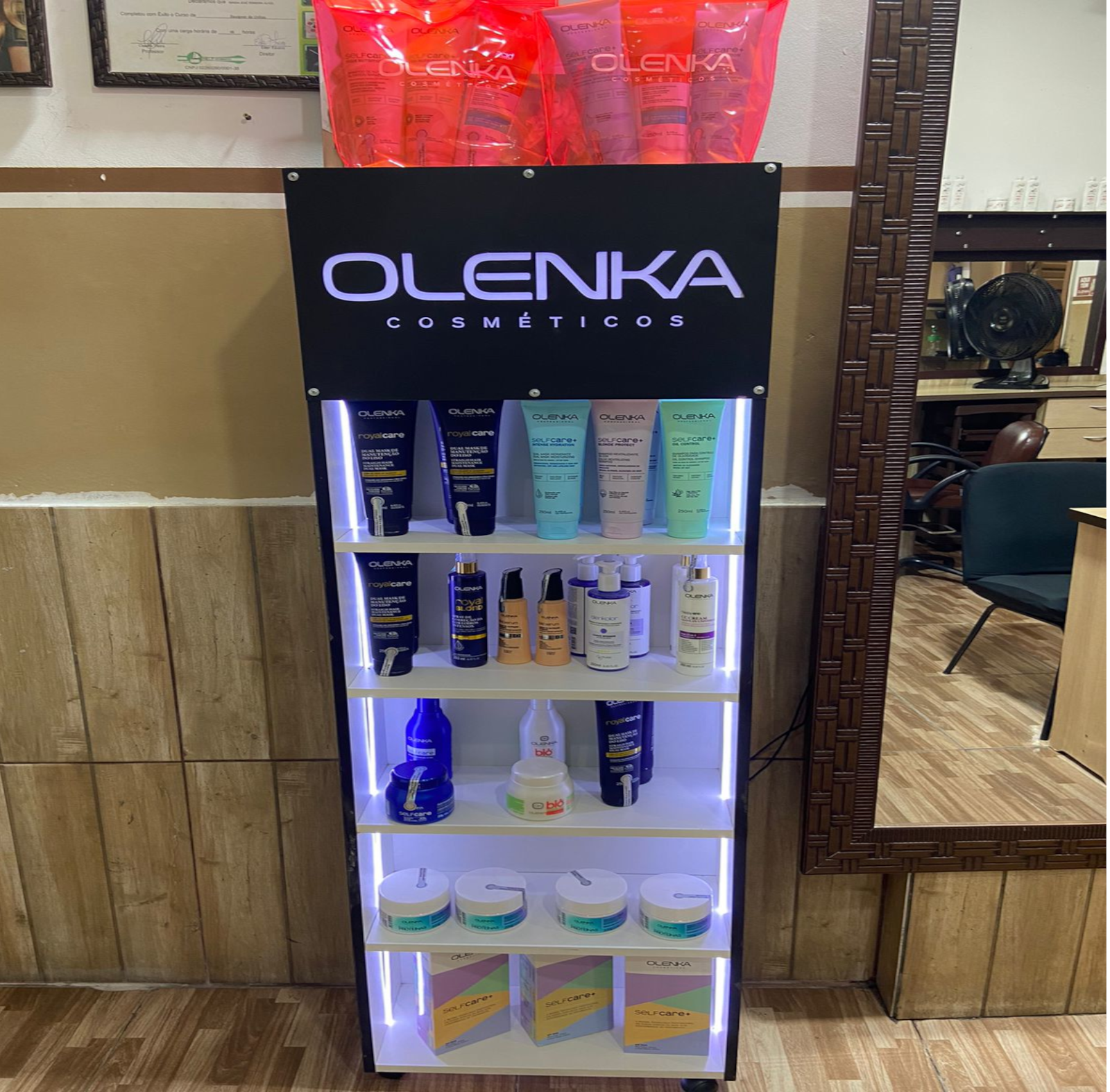Painel com produtos Olenka